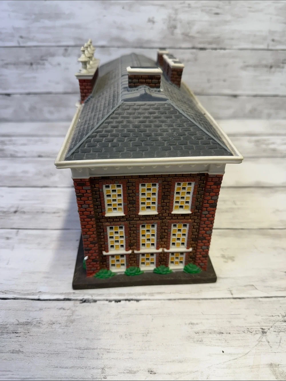 Dept 56 Kennsington Palace Christmas Village Read Description